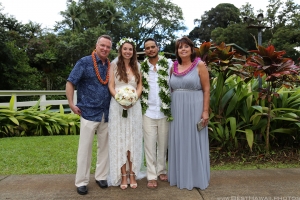 Haiku Gardens Wedding photos Oahu by Pasha www.BestHawaii.photos 123120160077  